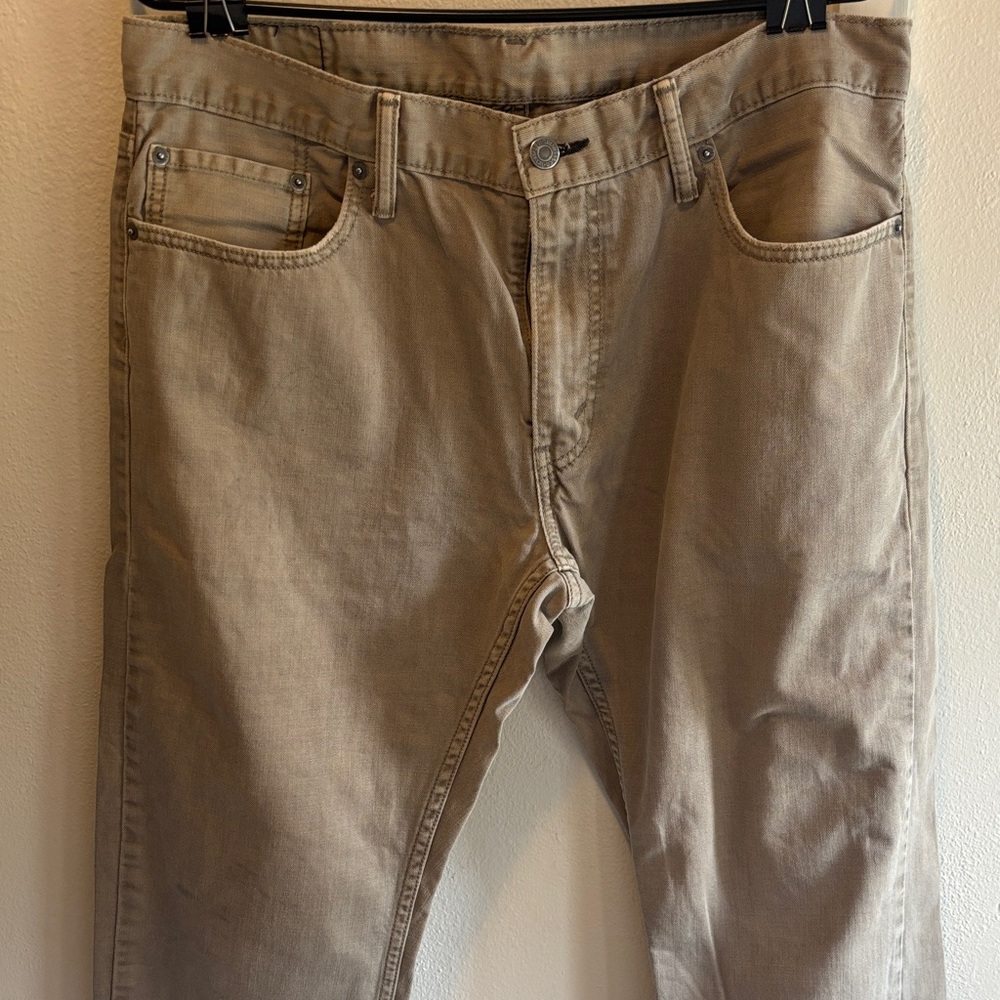 Levi's Men's Relaxed Fit Tan Jeans
